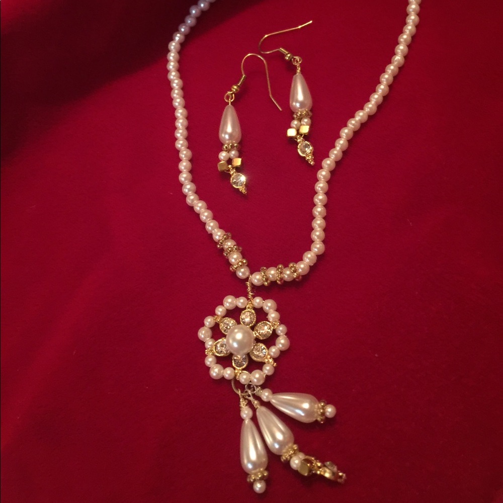 Necklace earring set